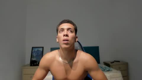 noah_flynn1 online show from June 13, 1:08 pm