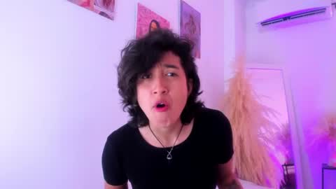 noah_henderson online show from August 14, 10:02 pm
