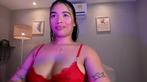 Noemy online show from August 5, 6:17 pm