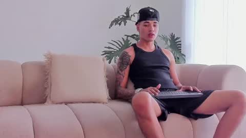 noahdaviss online show from July 31, 9:09 pm