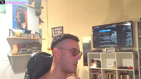 Noeliswaifu online show from August 27, 6:54 am