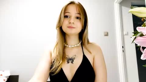 noemigrignon online show from August 12, 7:54 am