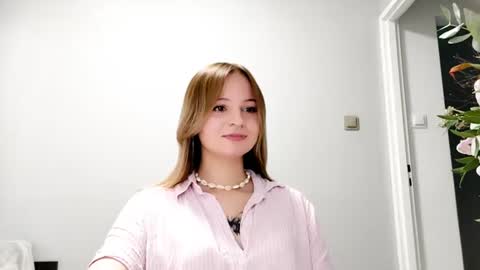 noemigrignon online show from August 13, 8:39 am