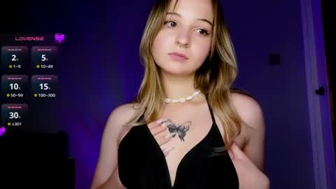noemigrignon online show from August 15, 1:31 am