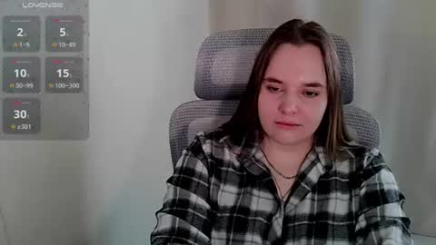 noir_ember_ online show from August 2, 11:17 am