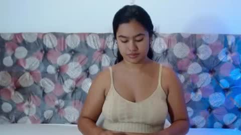 Noira Vale online show from August 5, 10:30 pm