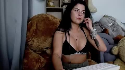 noirbella online show from August 7, 9:59 pm