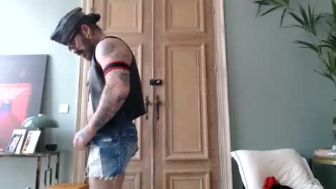 Im here enjoy online show from April 25, 5:52 pm