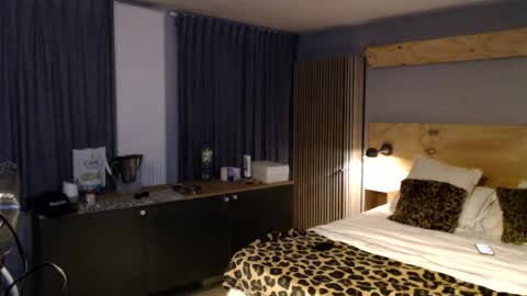 Im here enjoy online show from July 12, 3:13 am