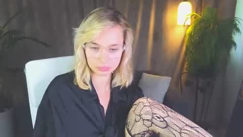 Nora online show from August 4, 10:56 am