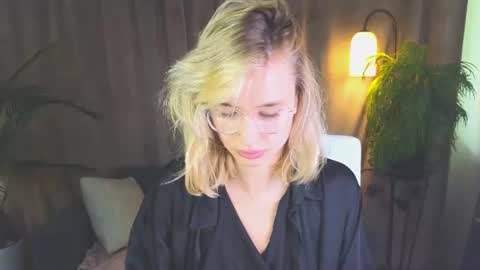 Nora online show from August 4, 12:02 pm