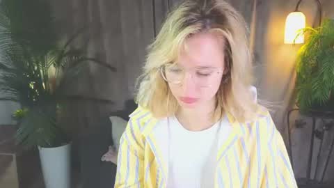 Nora online show from August 5, 7:39 am