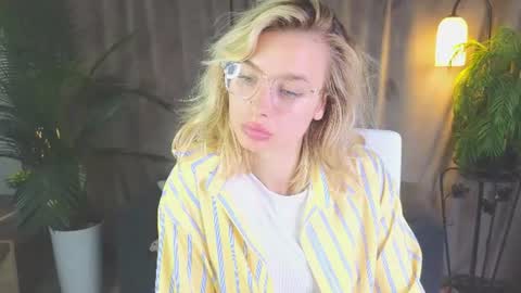 Nora online show from August 5, 9:51 am