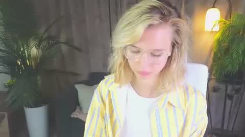 Nora online show from August 5, 10:57 am