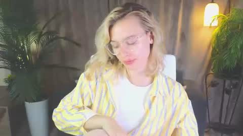 Nora online show from August 5, 12:03 pm