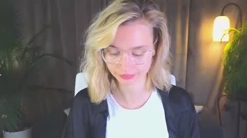 Nora online show from August 6, 7:29 am