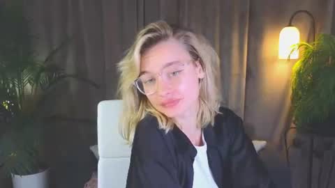 Nora online show from August 6, 9:41 am
