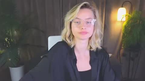 Nora online show from August 6, 11:53 am
