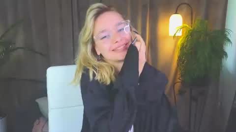 Nora online show from August 8, 8:47 am