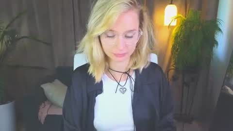 Nora online show from August 8, 9:53 am