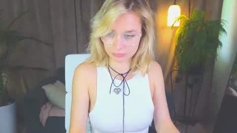 Nora online show from August 8, 10:59 am