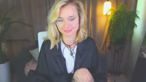 Nora online show from August 8, 1:11 pm