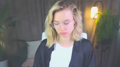 Nora online show from August 9, 9:54 am
