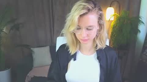 Nora online show from August 9, 12:06 pm