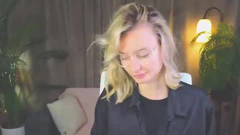 Nora online show from August 12, 8:49 am