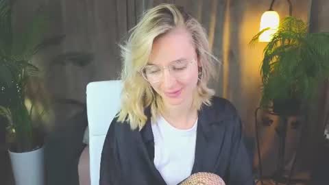 Nora online show from August 13, 9:56 am