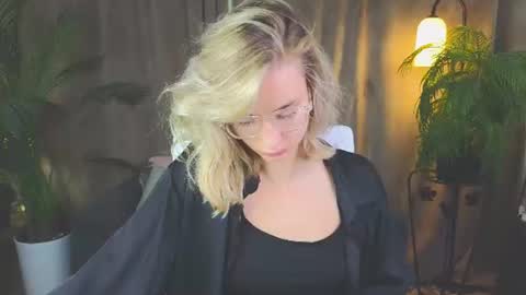 Nora online show from August 13, 1:14 pm
