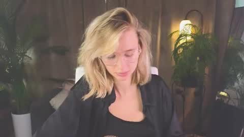 Nora online show from August 14, 10:08 am