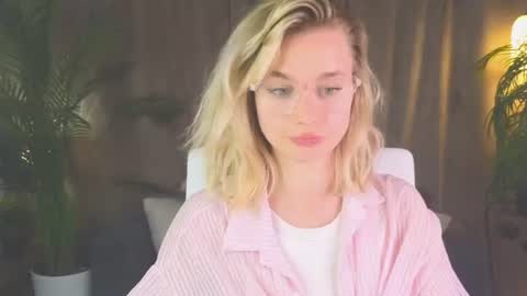 Nora online show from August 15, 4:55 pm