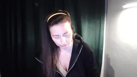 NoraSexyMilf online show from July 23, 7:05 pm