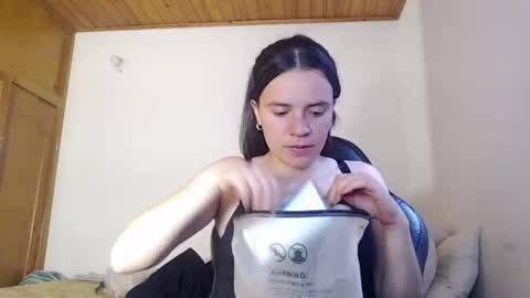 noreen_ online show from June 25, 4:54 pm