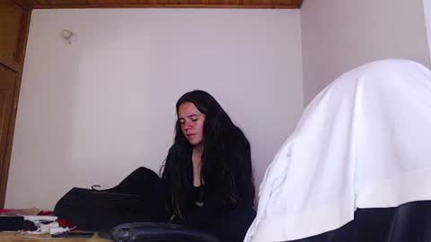 noreen_ online show from June 29, 8:55 pm