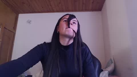 noreen_ online show from July 17, 7:03 pm