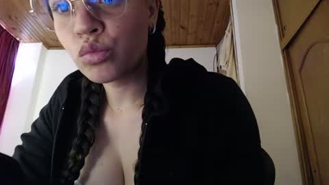 noreen_ online show from August 3, 7:21 pm