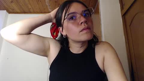 noreen_ online show from August 5, 10:30 pm