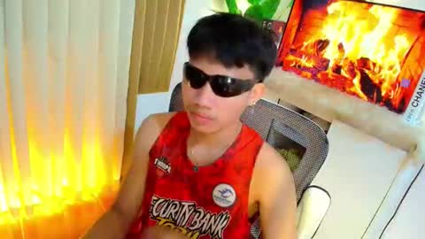 Hi im ariel online show from May 31, 12:40 pm