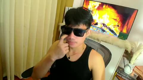 Hi im ariel online show from July 2, 7:15 pm