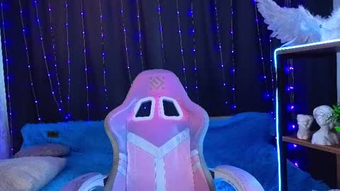 Emily online show from August 17, 11:26 am