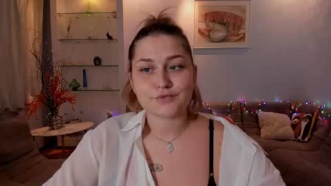 NORA online show from August 10, 8:32 pm