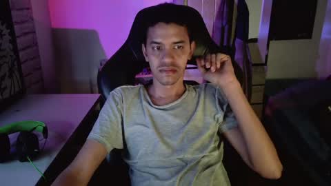 not4work online show from May 17, 3:29 am