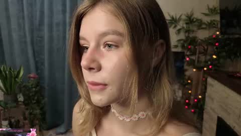 nothing_freya online show from August 15, 11:19 pm
