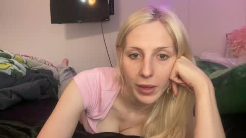 noturavgbl0nde online show from September 8, 11:50 am