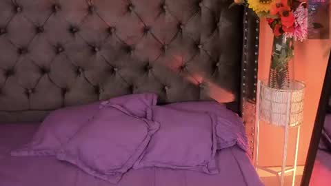 nova_grey__ online show from August 13, 4:21 pm