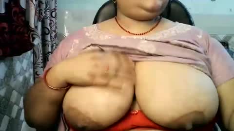 nsexyladdy online show from May 8, 3:47 pm