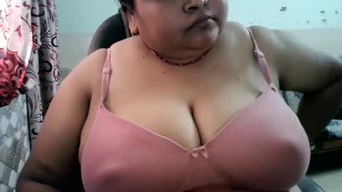 nsexyladdy online show from May 9, 11:34 am