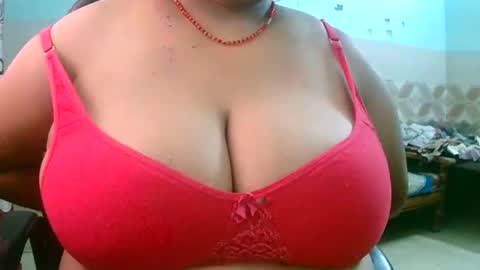 nsexyladdy online show from May 12, 3:29 am
